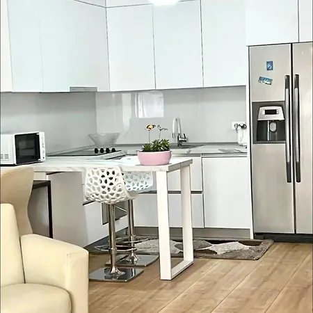 شقة Akuena Center