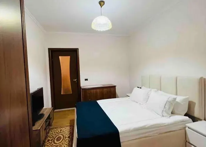 Akuena Center * ティラナ