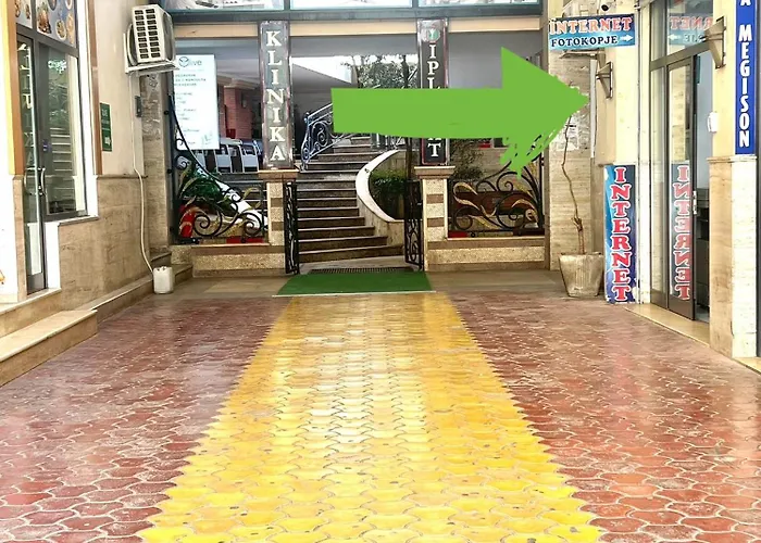 Akuena Center * ティラナ